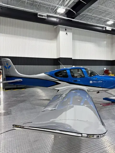Cirrus SR22 (Royal Blue) detailed by Pristine Jets, photo 18 of 22