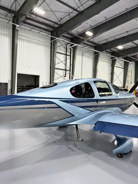 Cirrus SR22 (Silver/Navy) detailed by Pristine Jets, photo 41 of 45